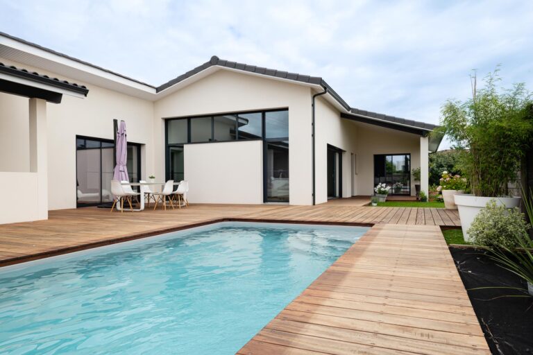 découvrez les meilleures offres de construction de maisons en gironde. profitez d'un accompagnement personnalisé pour réaliser votre projet immobilier dans cette région dynamique et attractive.