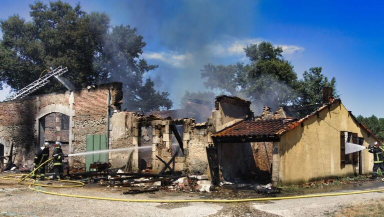 découvrez les dernières informations sur l'incendie survenu dans une maison en dordogne, ses causes possibles et les mesures de sécurité à adopter pour prévenir de tels incidents.